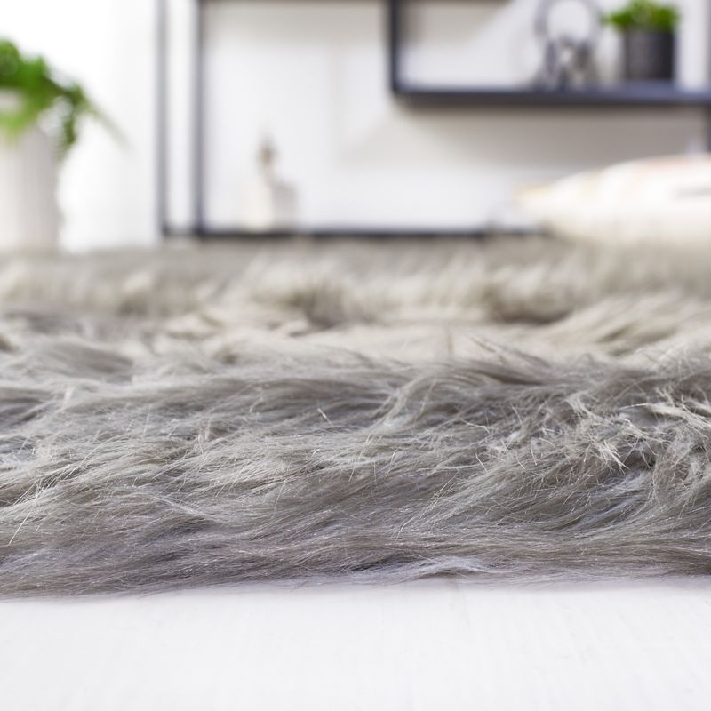 Faux Sheep Skin FSS118 Power Loomed Area Rug - Dark Grey - 8'x10' - Safavieh.