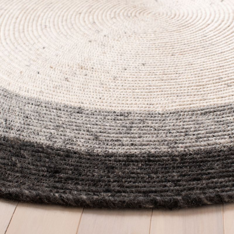Braided BRD903 Hand Woven Indoor Area Rug - Grey/Ivory - 8' Round - Safavieh