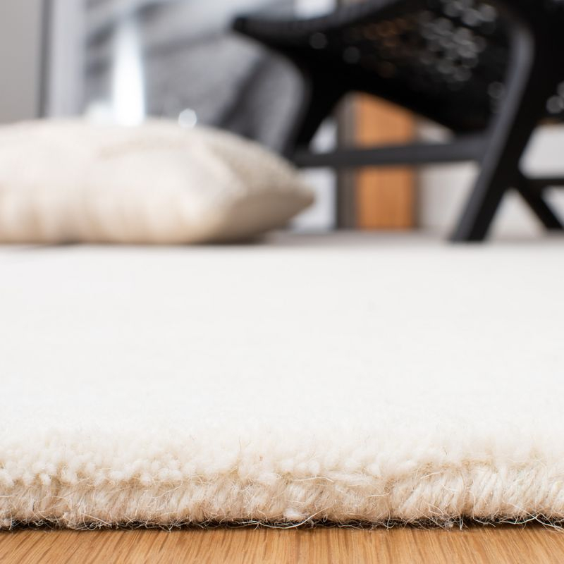Fifth Avenue FTV110 Hand Tufted Runner Rug - Ivory/Black - 2'3"x10' - Safavieh.
