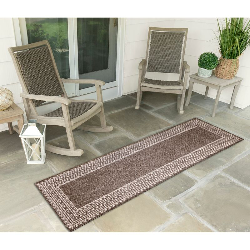 Liora Manne Malibu Etched Border Indoor/Outdoor Rug Neutral 1'11" x 7'6"