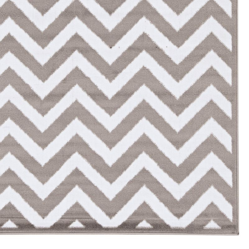 4'8"x7'6" Capri Chevron Rug Gray/Off White - Linon: Farmhouse Style, Indoor, Low Pile, Tufted & Hooked