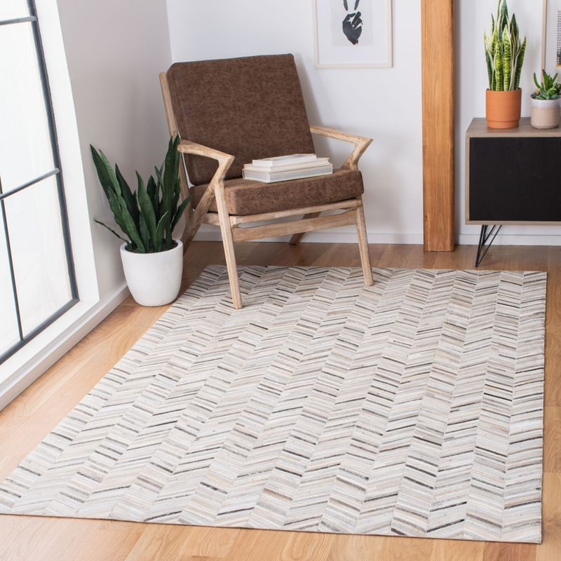 Studio Leather STL802 Hand Woven Area Rug - Ivory/Grey - 4'x6' - Safavieh.