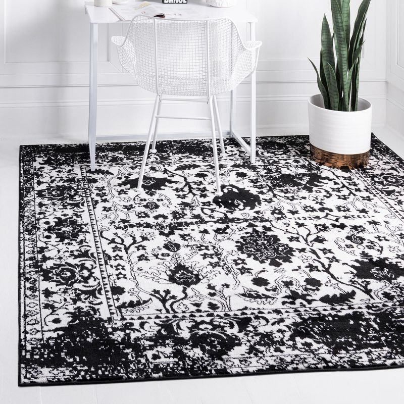 Unique Loom Portland Collection Area Rug - Central (6' 1" Square Black and White/Black)