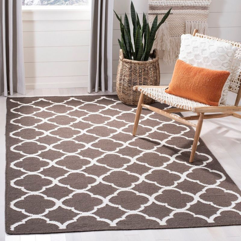 Dhurries DHU627 Hand Woven Flat Weave Accent Rug Navy / Ivory 3' X 5' - Safavieh.