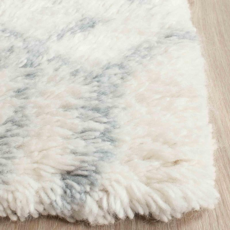 Casablanca CSB894 Hand Tufted Indoor Area Rug - Ivory/Blue - 4'x6' - Safavieh