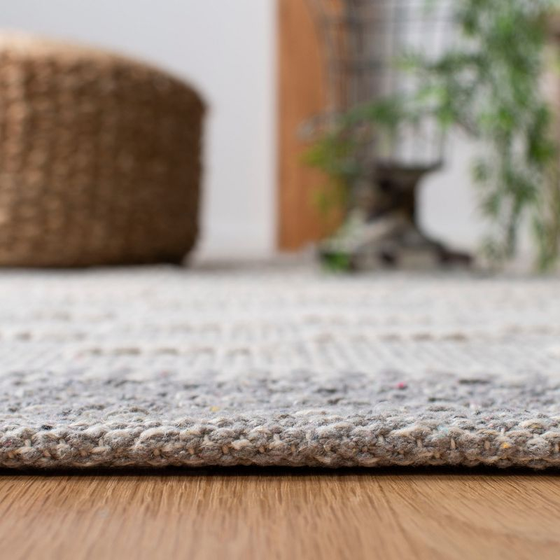 Striped Kilim STK519 Hand Woven Area Rug - Ivory/Grey - 6'x9' - Safavieh.
