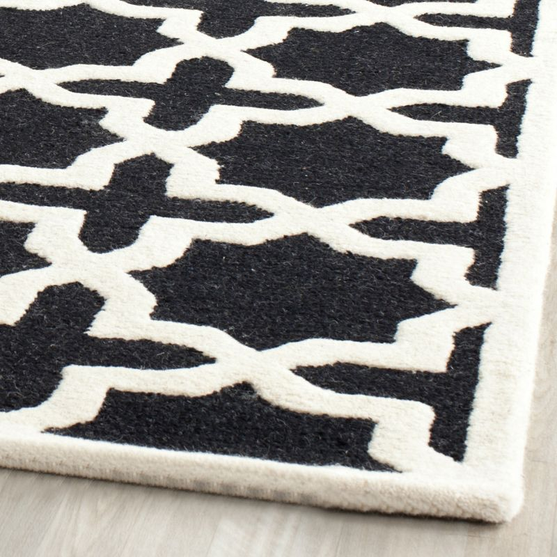 Cambridge CAM125 Tufted Indoor Area Rug - Black/Ivory - 4'x6' - Safavieh