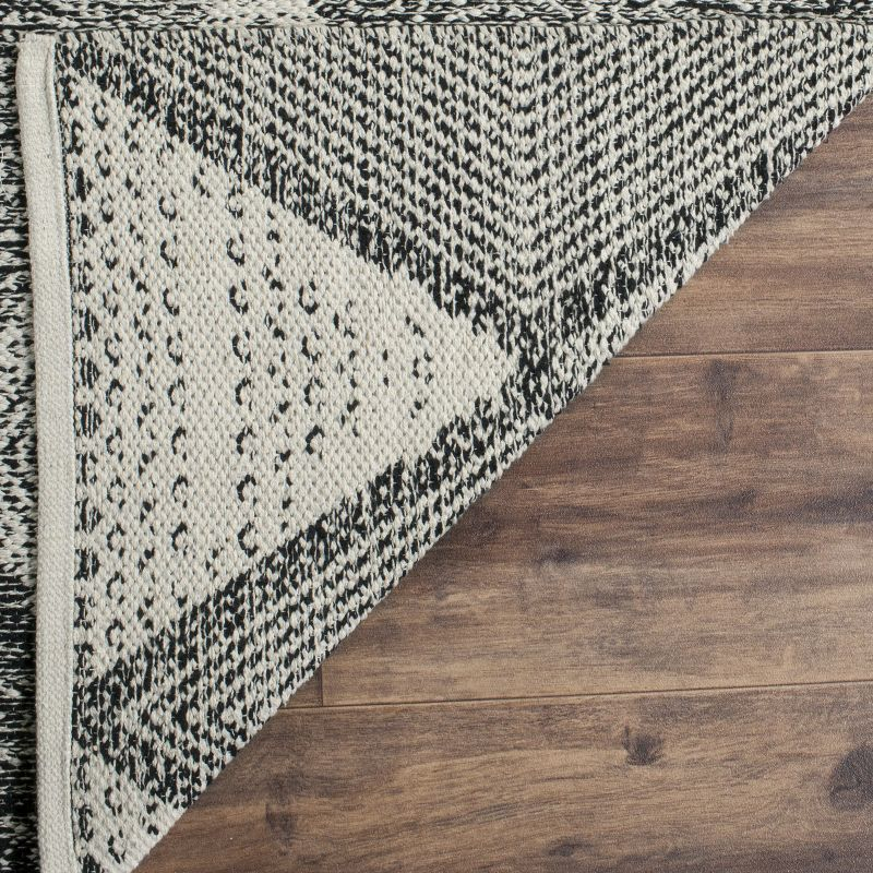 Montauk MTK822 Hand Woven Indoor Accent Rug - Black - 3'x5' - Safavieh.