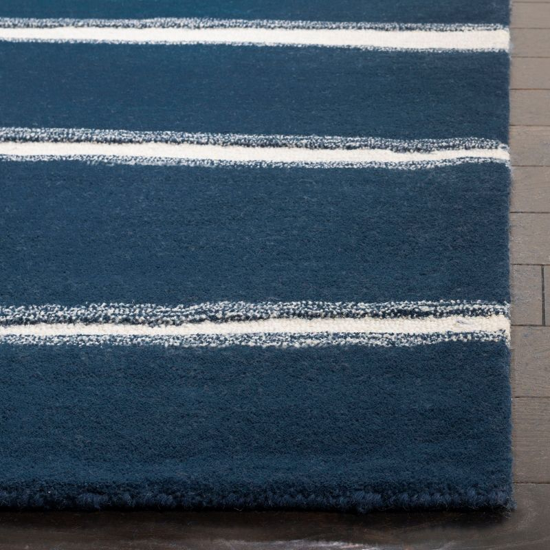 Martha Stewart Chalk Stripe - MSR3617 - Indoor Hand Tufted Runners - Wrought Iron/Navy - 2'6"x10'