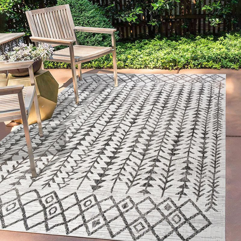 4'x6' Tokay Bohemian Geometric Indoor/Outdoor Area Rug, Ivory/Black - JONATHAN Y