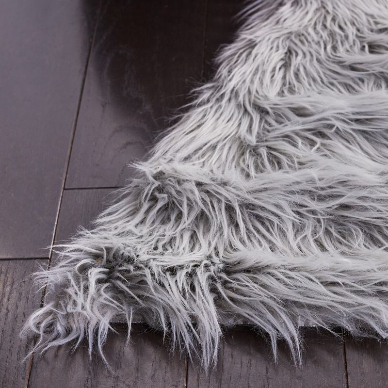 Faux Sheep Skin FSS118 Power Loomed Area Rug - Light Grey - 8'x10' - Safavieh.