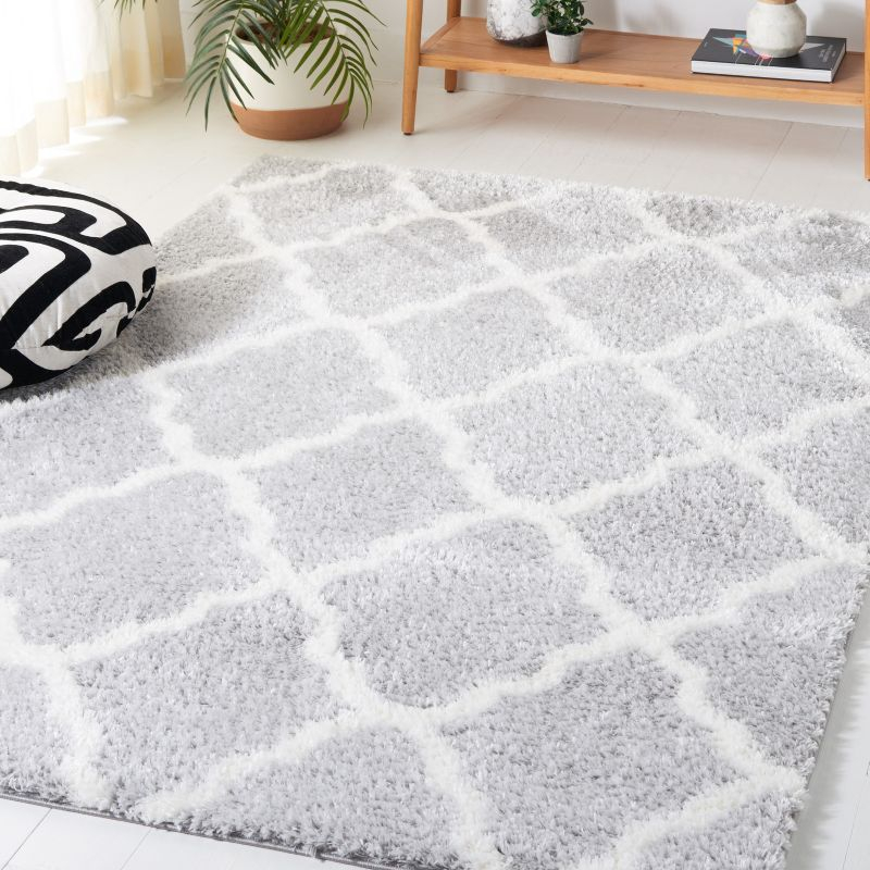 Tahoe Shag THO675 Power Loomed Indoor Area Rug - Light Grey/White - 5'x7' - Safavieh