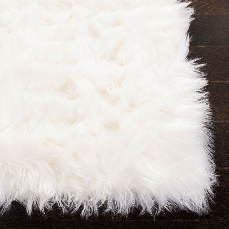 Faux Sheep Skin FSS235 Power Loomed Indoor Area Rug - Ivory - 5'x7' - Safavieh
