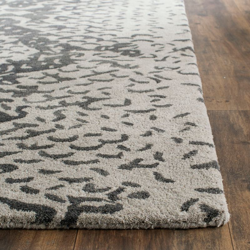 Wyndham WYD620 Hand Tufted Area Rug - Grey/Black - 5'x8' - Safavieh.