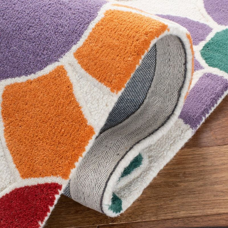 Safavieh Kids SFK923 Hand Tufted Area Rug - Ivory/Gold - 5'x5' - Safavieh.