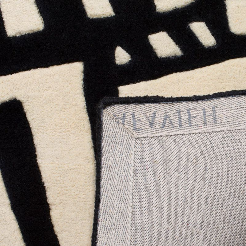 Fifth Avenue FTV124 Hand Tufted Runner Rug - Ivory/Black - 2'3"x9' - Safavieh.