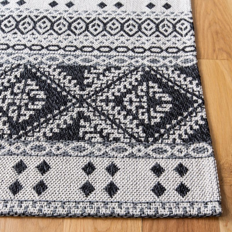 Augustine AGT445 Machine Made Indoor Area Rug - Black/Cream - 4'x6' - Safavieh