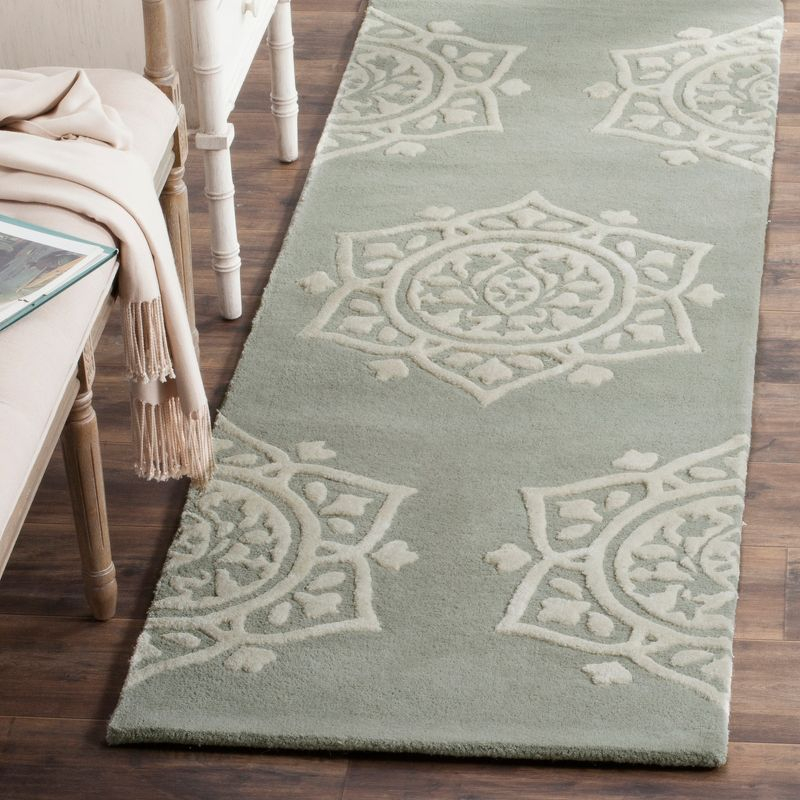 Bella BEL136 Hand Tufted Accent Rug Grey / Ivory 2'-6" X 4' - Safavieh.