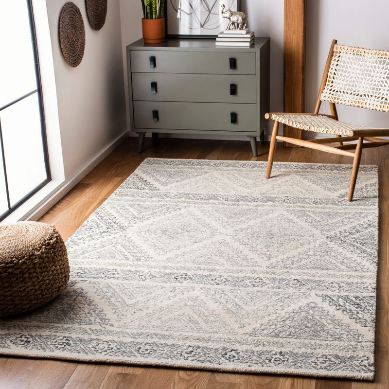 Micro-Loop MLP206 Hand Tufted Indoor Area Rug - Ivory/Grey - 5'x8' - Safavieh
