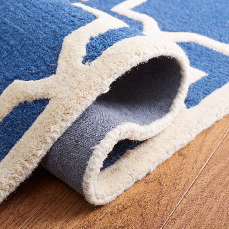 Cambridge CAM125 Tufted Indoor Area Rug - Navy Blue/Ivory - 4'x4' - Safavieh