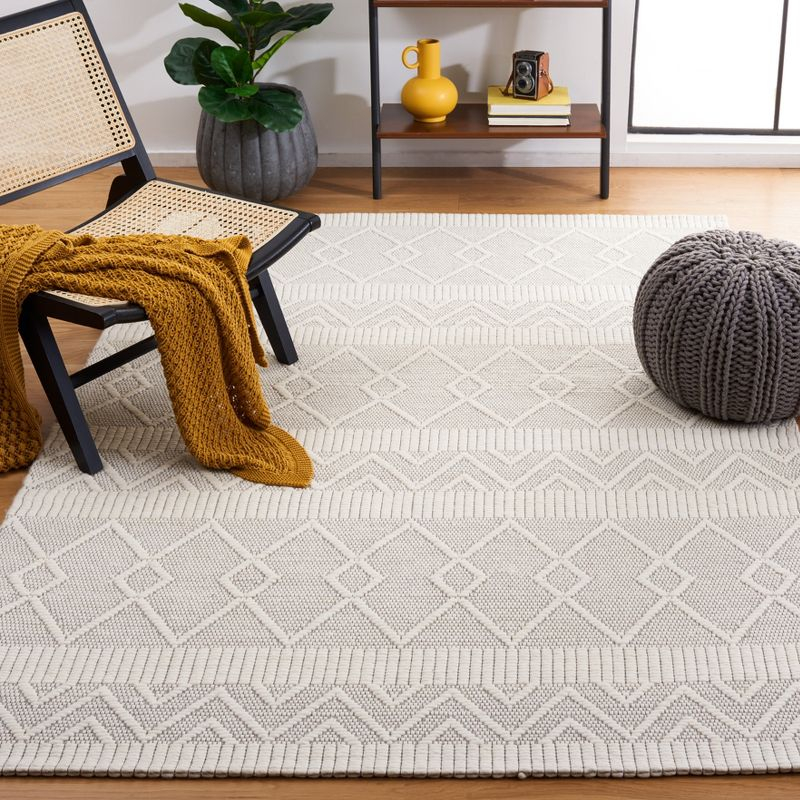 Marbella MRB908 Hand Loomed Area Rug - Ivory/Beige - 6'x9' - Safavieh.
