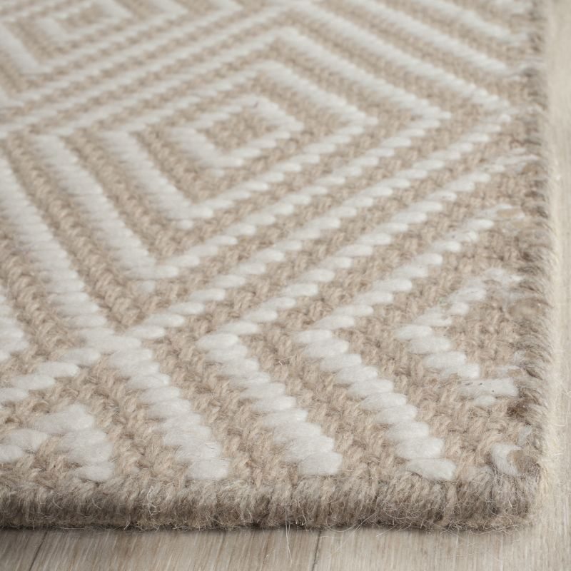 Wilton WIL715 Hand Hooked Indoor Area Rug - Beige/Ivory - 5'x8' - Safavieh