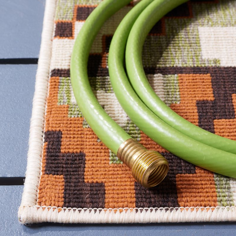 Veranda VER097 Power Loomed Indoor/Outdoor Area Rug - Green/Terracotta - 5'3"x5'3" - Safavieh.