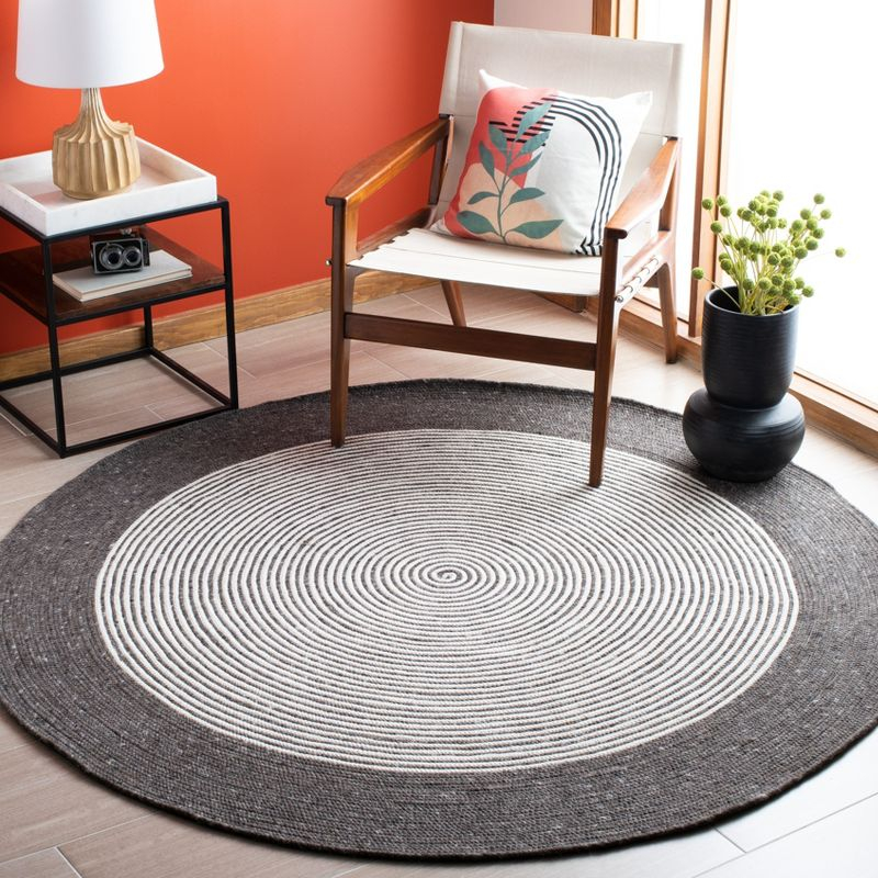 Braided BRD904 Hand Woven Indoor Accent Rug - Charcoal/Ivory - 3' Round - Safavieh