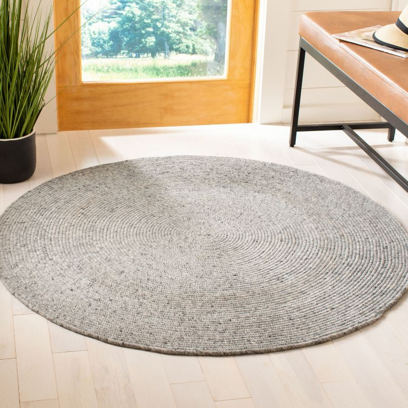 Braided BRD901 Hand Woven Indoor Area Rug - Grey - 4' Round - Safavieh