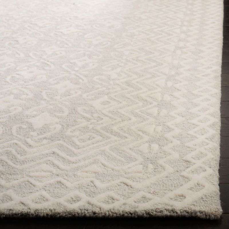 Blossom BLM114 Hand Tufted Area Rug - Grey/Ivory - 4'x6' - Safavieh..