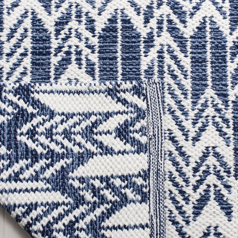Montauk MTK609 Hand Woven Indoor Accent Rug - Navy/Ivory - 3'x5' - Safavieh
