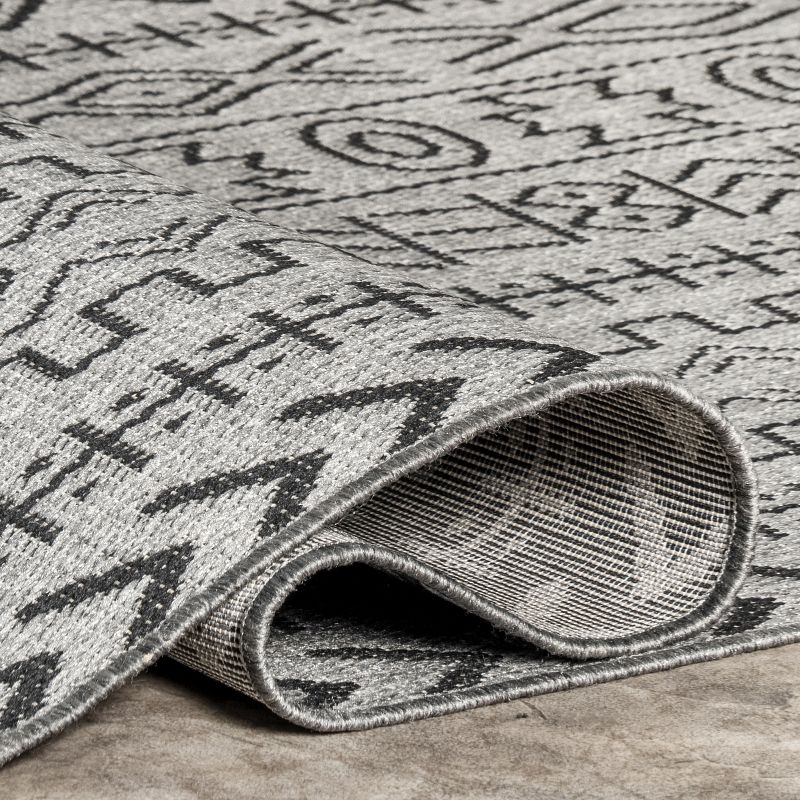 nuLOOM Outdoor Jamie Area Rug