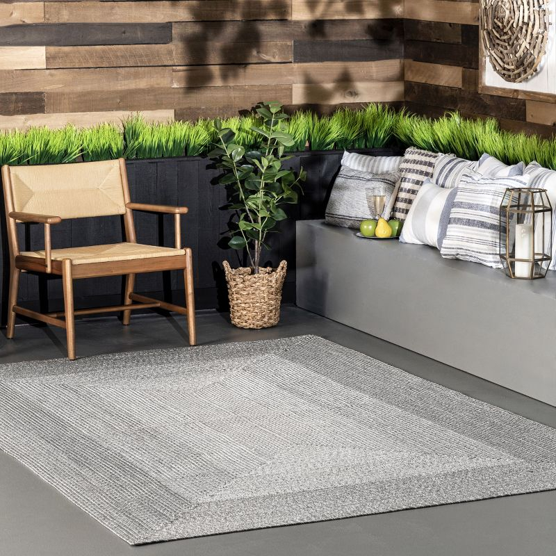 Nuloom Jayda Braided Gradience Indoor/Outdoor Outdoor - Light Gray 4' x 6'