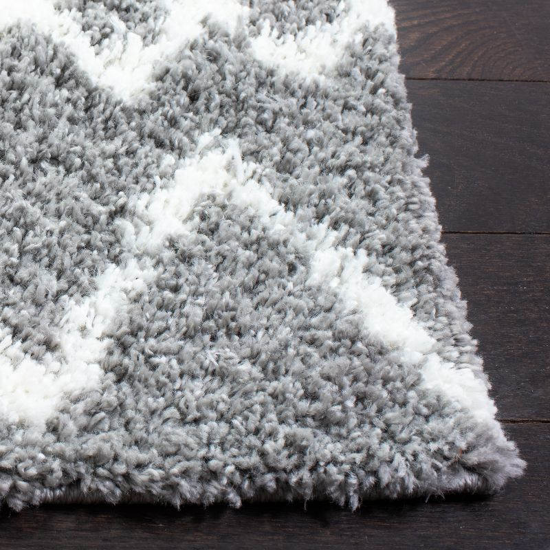 Berber Shag BER165 Power Loomed Indoor Area Rug - Light Grey/Cream - 6'7"x6'7" - Safavieh