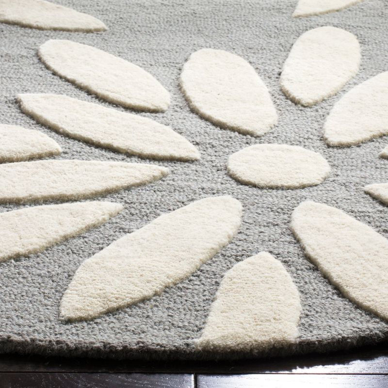 Safavieh Kids Daisy SFK914 Hand Tufted Indoor Area Rug - Grey/Ivory - 5' Round - Safavieh