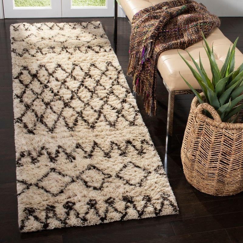 Casablanca CSB851 Hand Tufted Indoor Runner Rug - Ivory/Dark Brown - 2'3"x6' - Safavieh