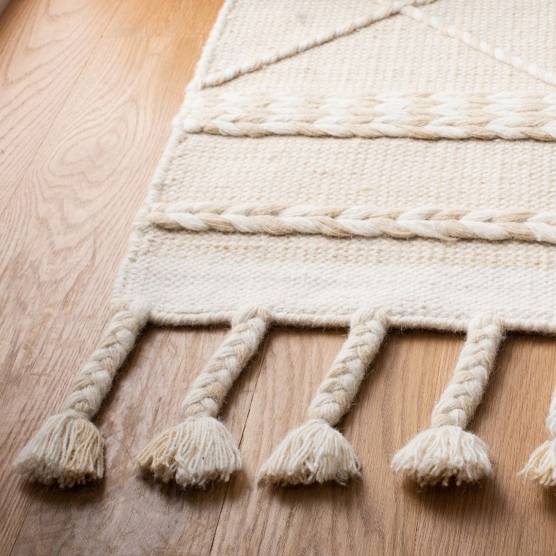 Casablanca CSB575 Hand Loomed Area Rug - Beige/Ivory - 5'x8' - Safavieh.