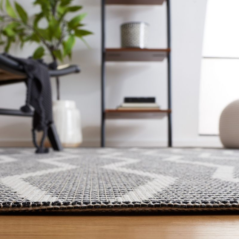 Augustine AGT503 Machine Made Indoor Area Rug - Ivory/Black - 6'-4"x6'-4" - Safavieh