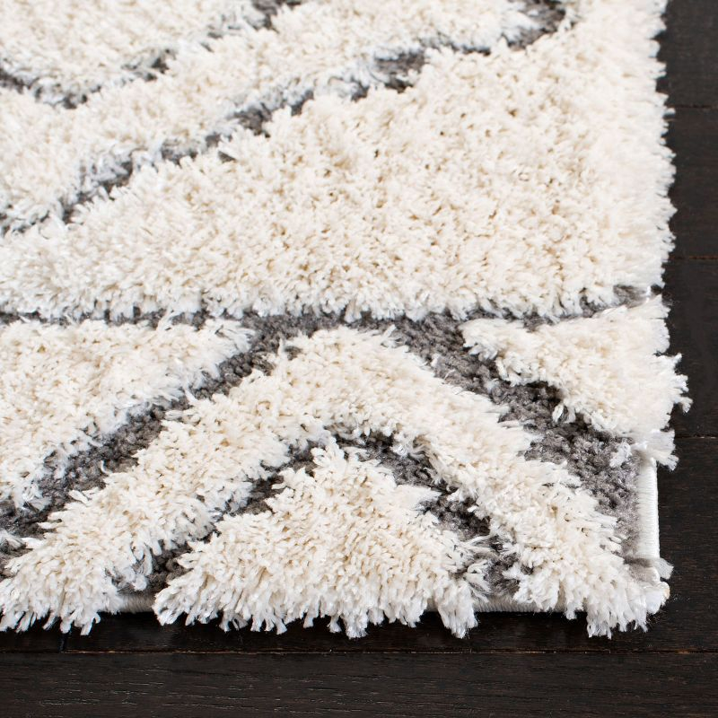 Sparta Shag SPG513 Power Loomed Indoor Area Rug - Ivory/Grey - 4'x6' - Safavieh.