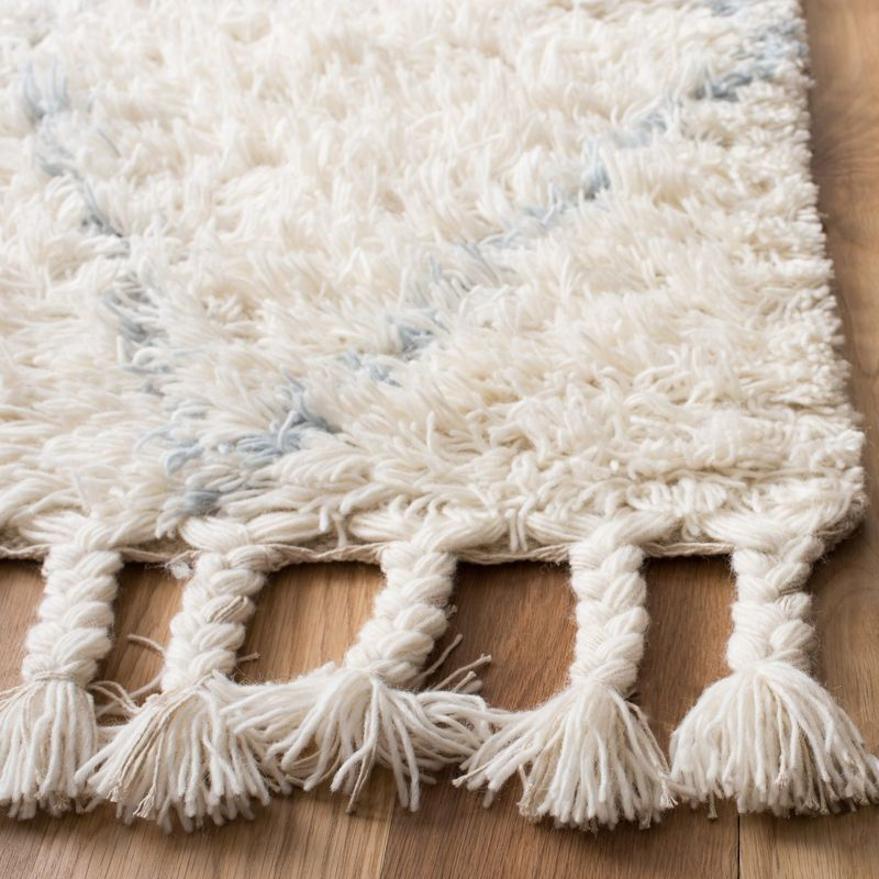 Casablanca CSB951 Hand Tufted Area Rug - Blue/Ivory - 4' X 6' - Safavieh.