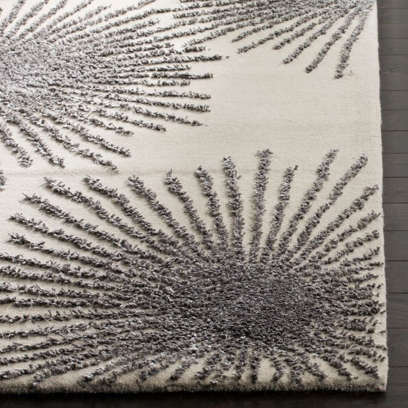 Soho SOH712 Hand Tufted Area Rug - Ivory/Silver - 7'6"x9'6" - Safavieh.