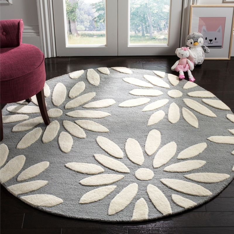 Safavieh Kids Daisy SFK914 Hand Tufted Indoor Area Rug - Grey/Ivory - 5' Round - Safavieh