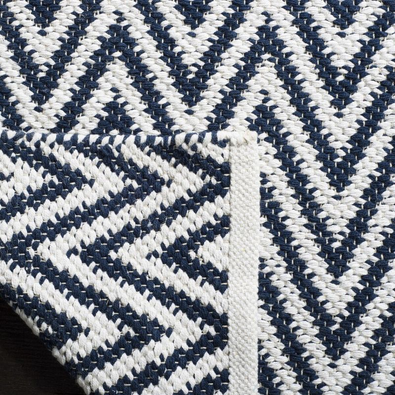 Montauk MTK812 Hand Woven Indoor Area Rug - Navy/Ivory - 4'x6' - Safavieh.