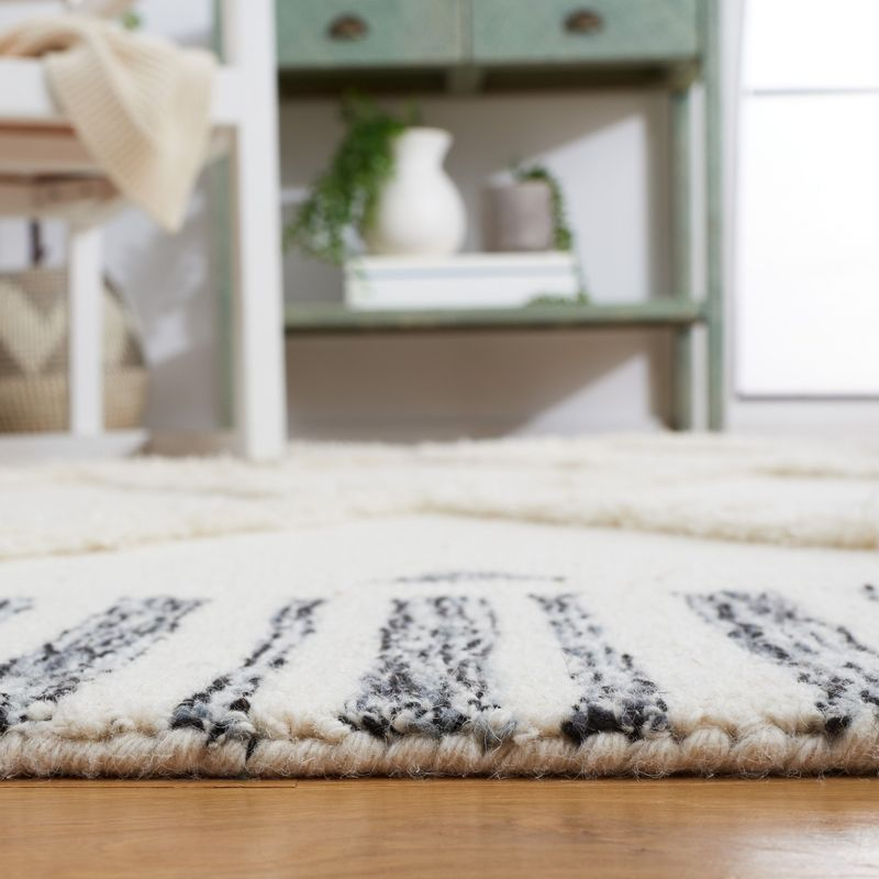Casablanca CSB987 Hand Tufted Indoor Area Rug - Ivory/Black - 4'x6' - Safavieh