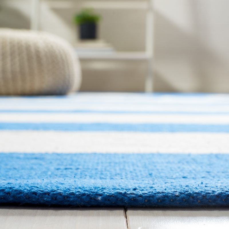 Montauk MTK712 Hand Woven Indoor Accent Rug - Blue/Ivory - 2'6"x4' - Safavieh