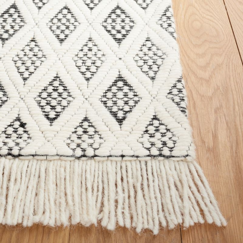 Natura NAT865 Hand Woven Indoor Area Rug - Ivory/Black - 4'x6' - Safavieh