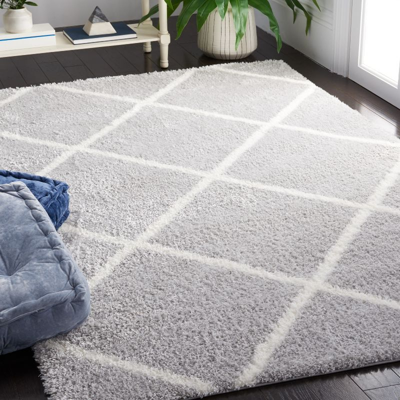 Tahoe Shag THO676 Power Loomed Area Rug - Light Grey/White - 5'x7' - Safavieh.