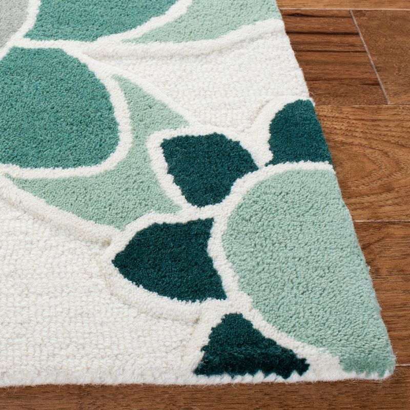 Safavieh Kids SFK923 Hand Tufted Runner Rug - Ivory/Green - 2'6"x8' - Safavieh.