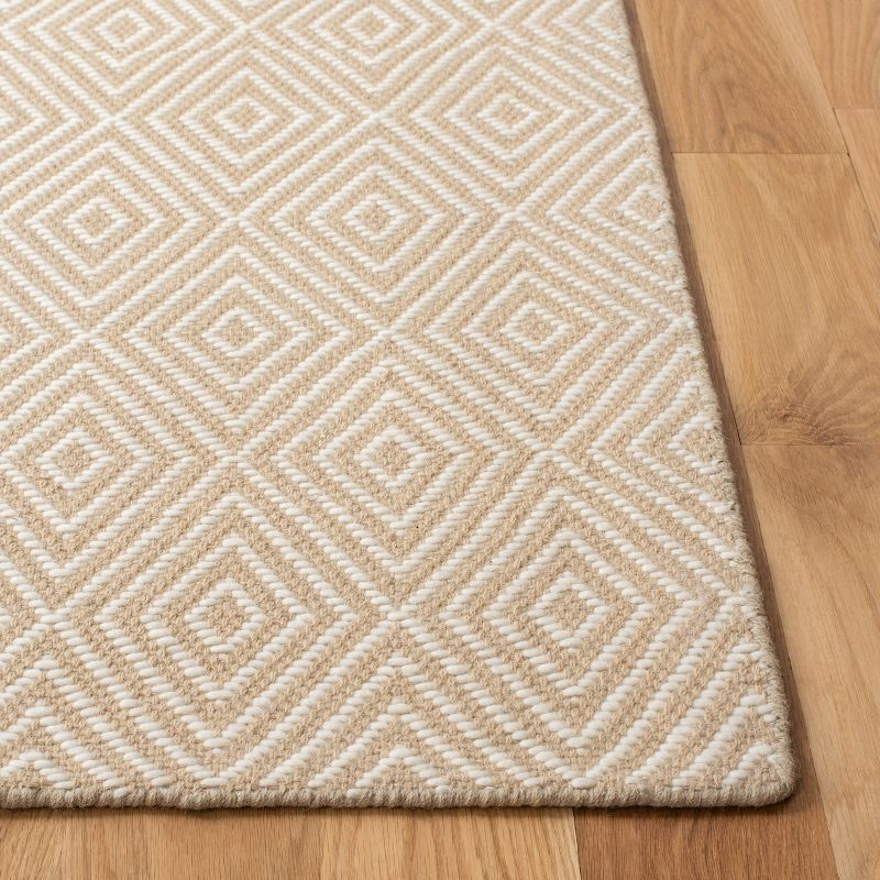 Wilton WIL715 Hand Hooked Area Rug - Beige/Ivory - 4'x6' - Safavieh.