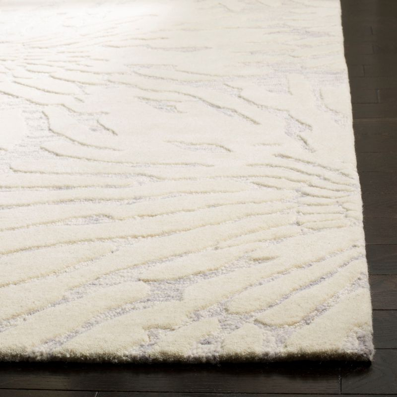 Bella BEL129 Hand Tufted Area Rug - Silver/Ivory - 6'x9' - Safavieh.